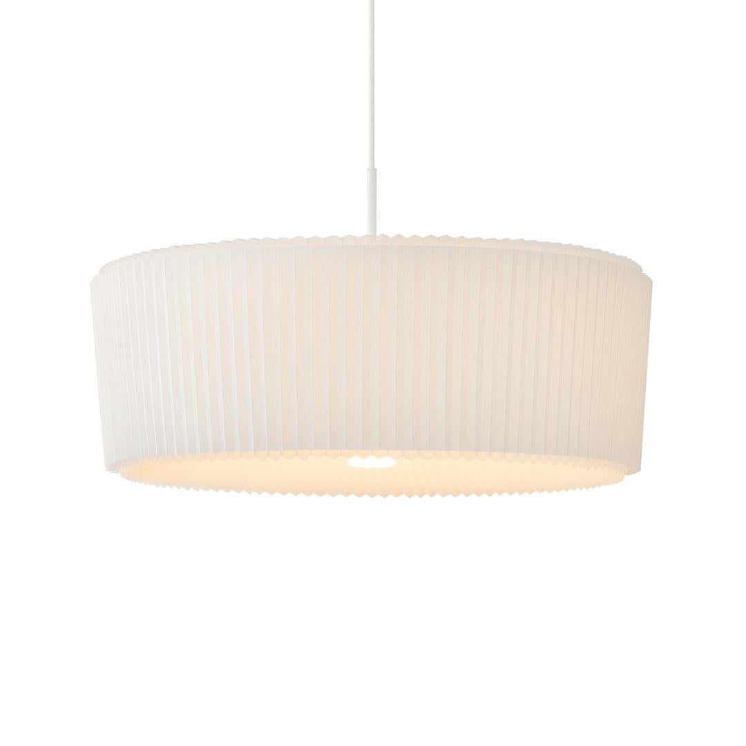 In vendita c'è una lampada Plie Plisse composta da un paralume plissettato e acciaio rivestito. La lampada è stata progettata da Lukas Bazle e prodotta da Moooi¬†nei Paesi Bassi. Risale al 2022 circa ed è garantito come autentico.¬†Le condizioni