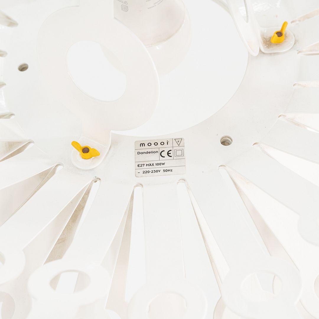 2022 Richard Hutten per Moooi Lampada a sospensione Dandelion in bianco in vendita 1