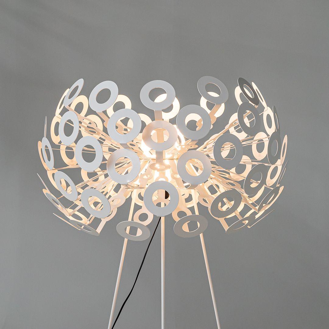Alluminio 2022 Richard Hutton per Moooi UL Lampada da terra Dandelion in bianco in vendita