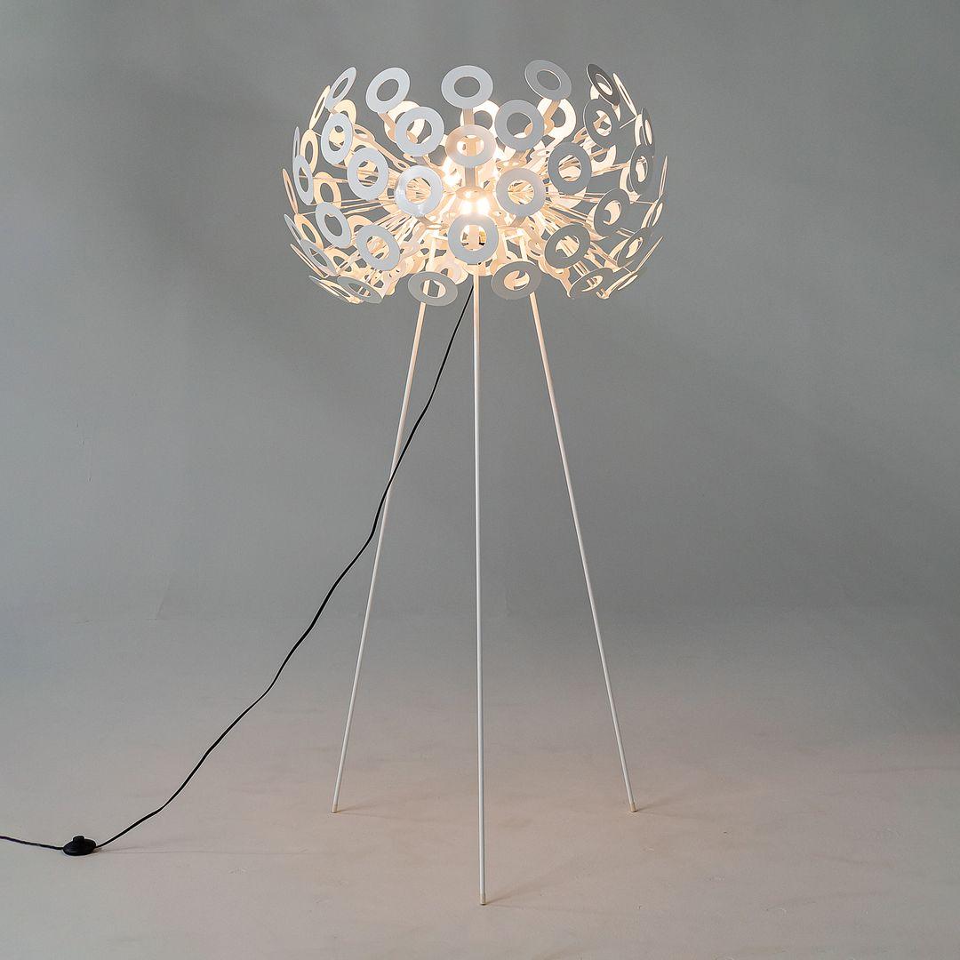 2022 Richard Hutton per Moooi UL Lampada da terra Dandelion in bianco in vendita 1