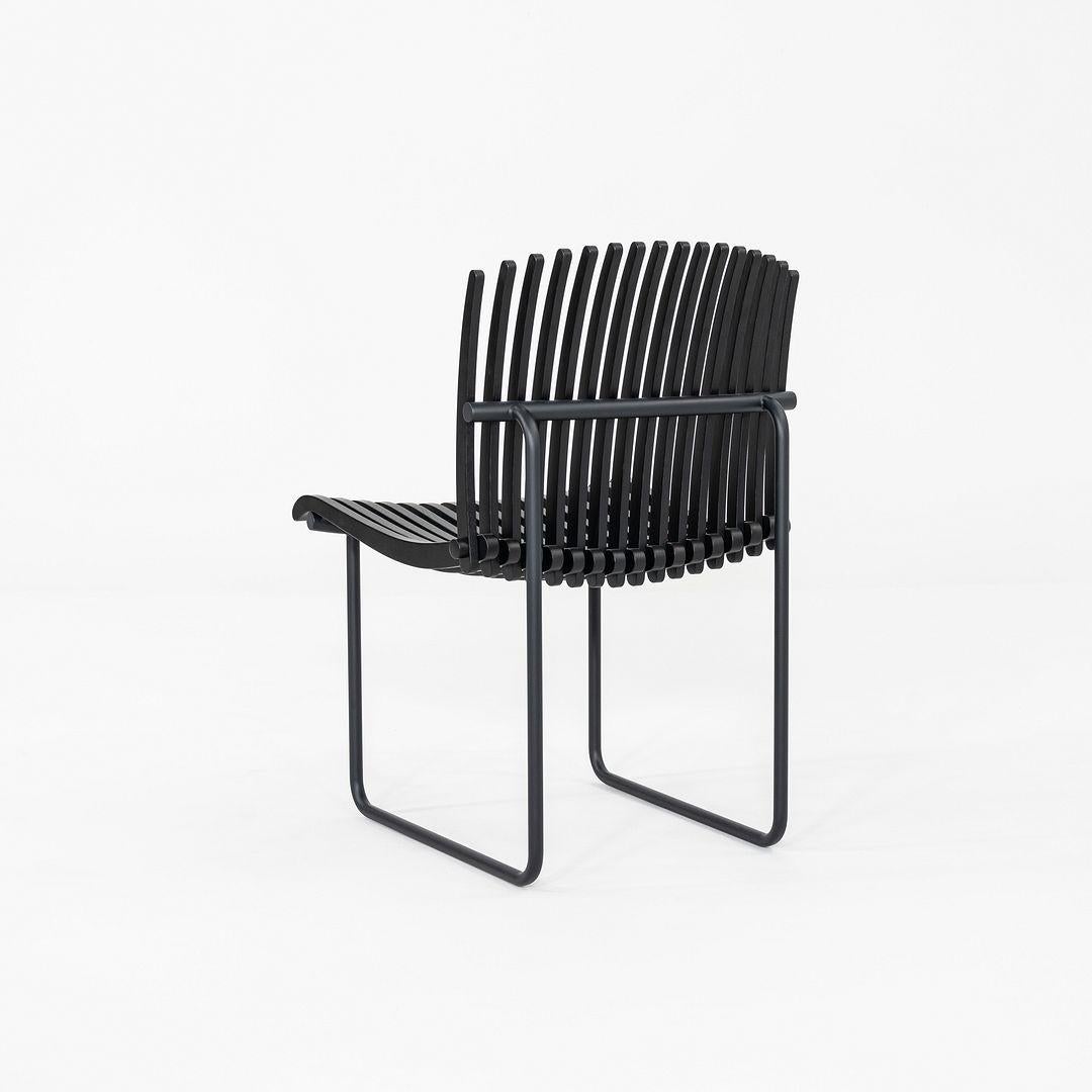 2022 Richard Schultz para CondeHouse Silla de listones de madera ebonizada y aluminio Moderno en venta
