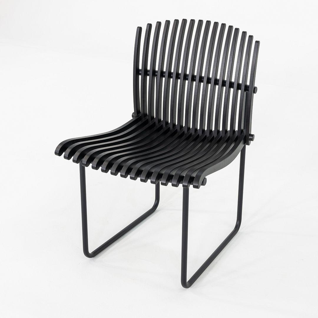 2022 Richard Schultz para CondeHouse Silla de listones de madera ebonizada y aluminio Siglo XXI y contemporáneo en venta