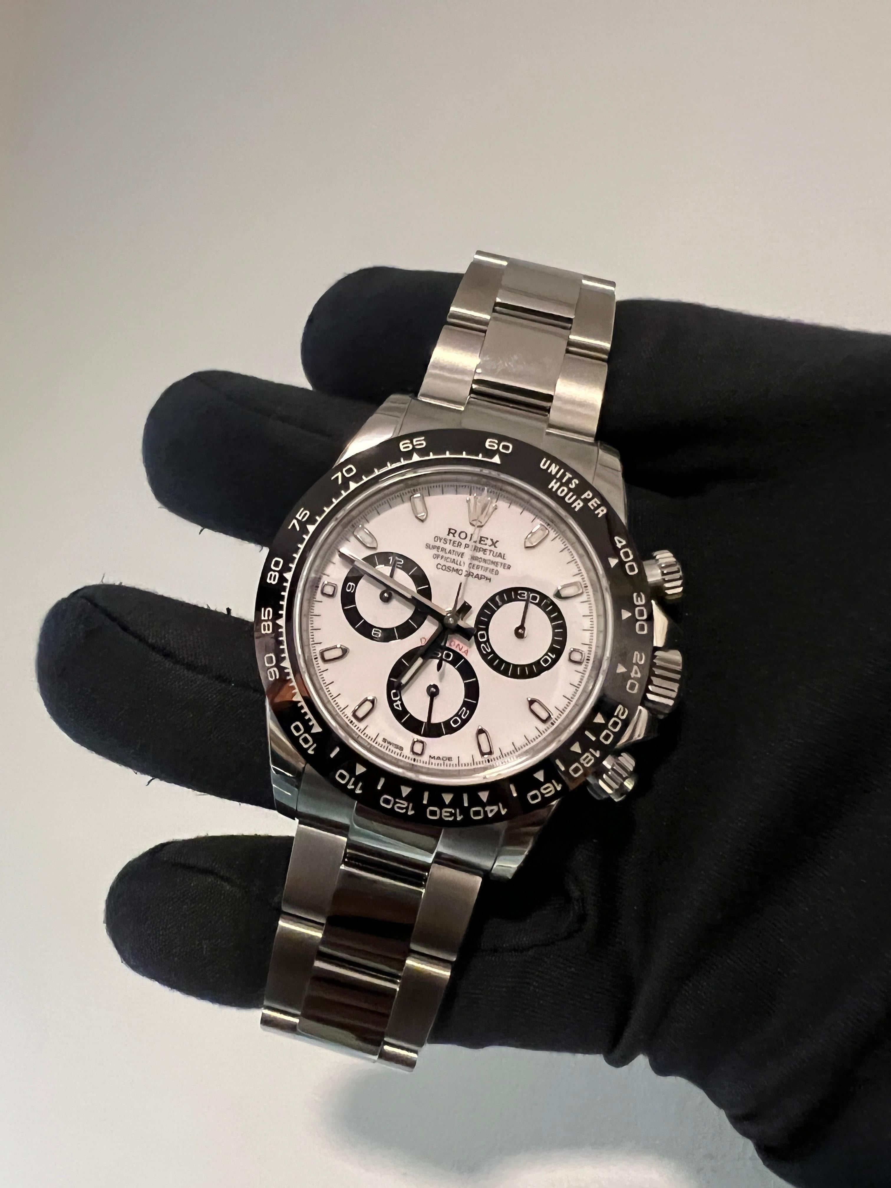 COSMOGRAPH DAYTONA OYSTER, 40 MM, OYSTER STEEL - The Cosmograph Daytona, introduced in 1963, was designed to meet the demands of professional racing drivers. An icon eternally joined in name and function to the high‑performance world of motor sport.