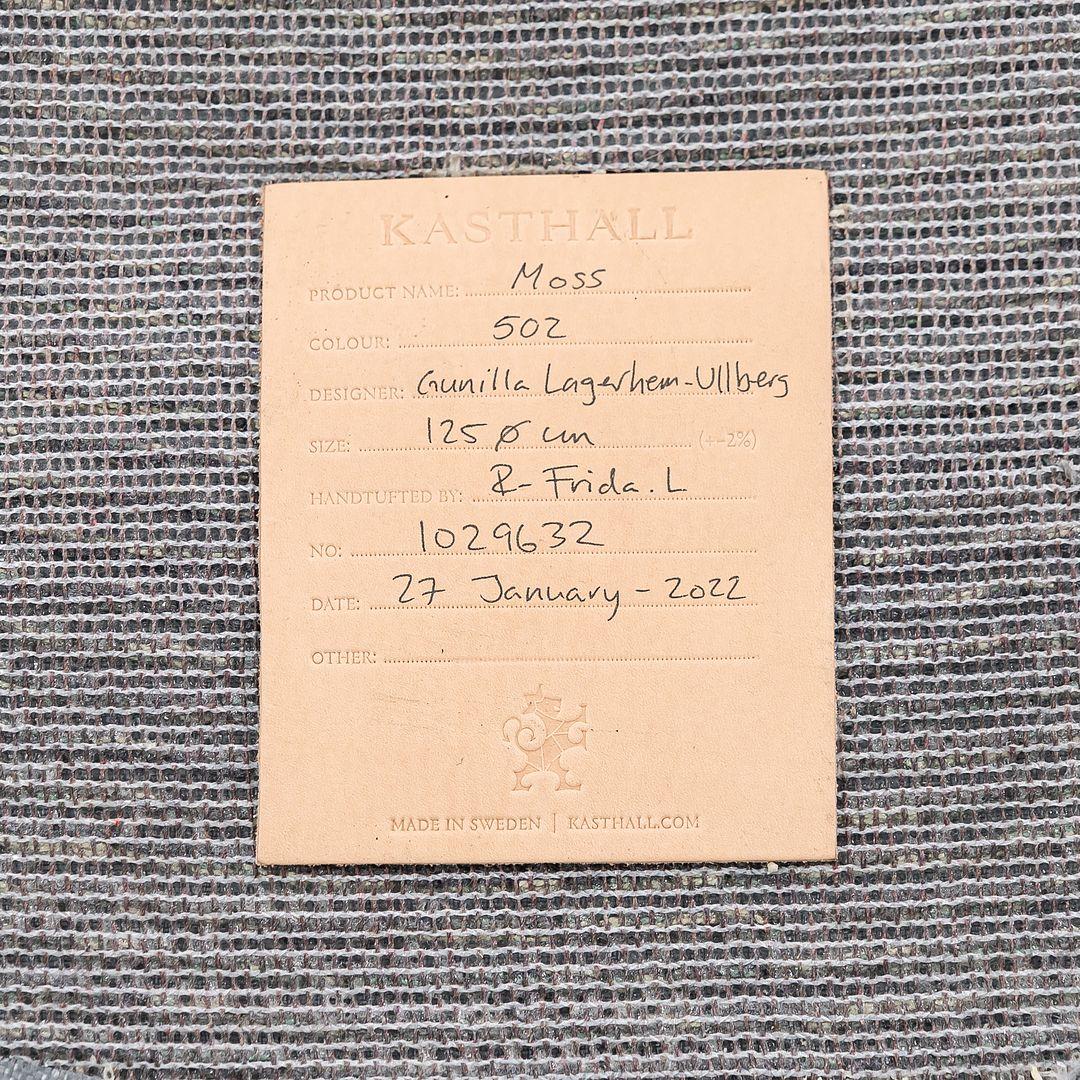 2022 Tappeto rotondo Kasthall di Gunilla Lagerhem Ullberg Nickelgrey 502 Moss in vendita 2