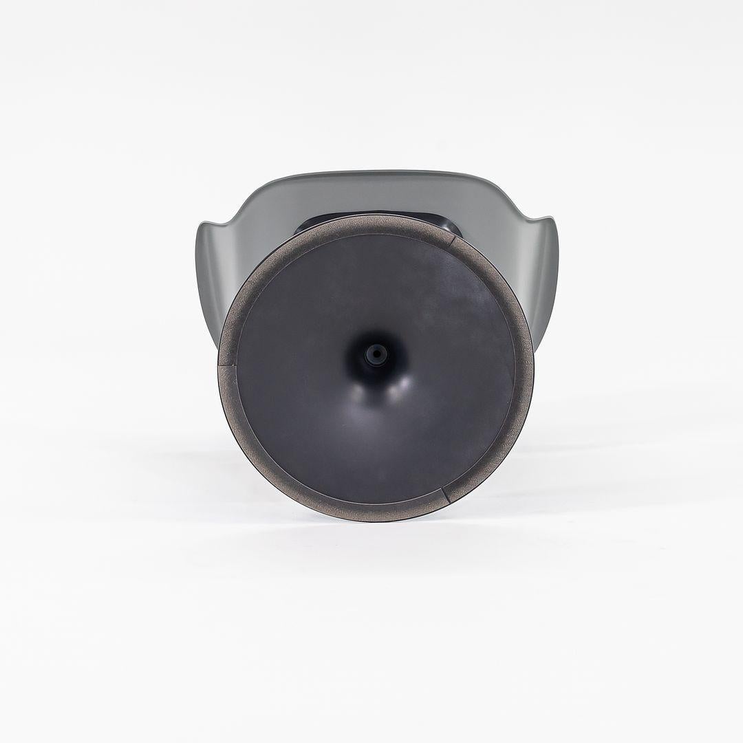 2022 Werner Aisslinger per Cappellini Sedia a Braccioli in Plastica Juli in Grigio con Base in vendita 4