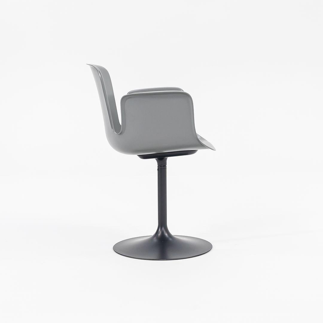 In vendita c'è una poltrona di plastica Juli in polietilene grigio con base in alluminio nero. La sedia è stata progettata da Werner Aisslinger e prodotta da Cappellini¬†in Italia. Risale al 2022 circa ed è garantito come autentico.¬†Le condizioni