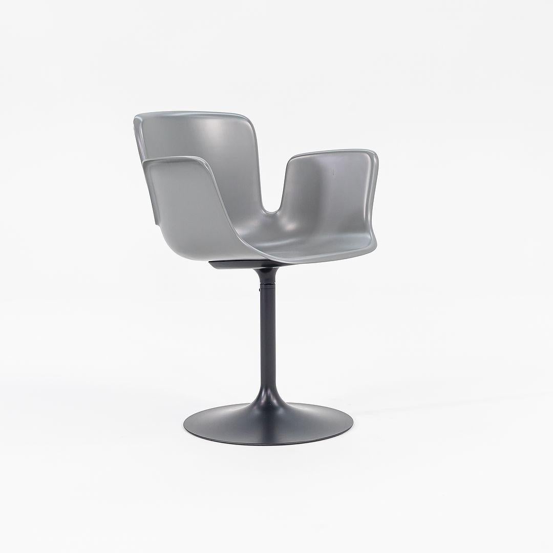 Europeo 2022 Werner Aisslinger per Cappellini Sedia a Braccioli in Plastica Juli in Grigio con Base in vendita