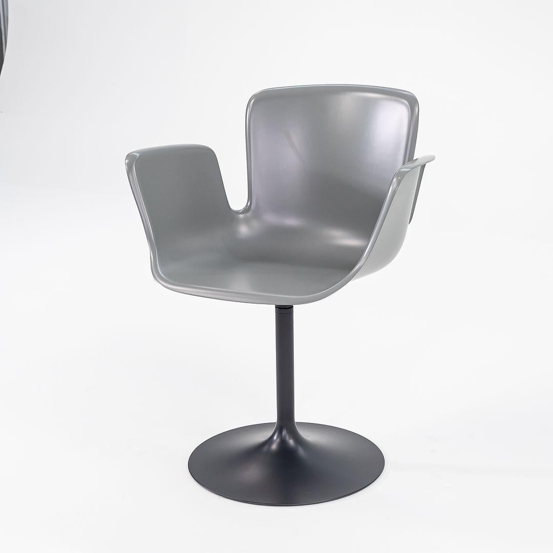 2022 Werner Aisslinger per Cappellini Sedia a Braccioli in Plastica Juli in Grigio con Base In condizioni ottime in vendita a Philadelphia, PA