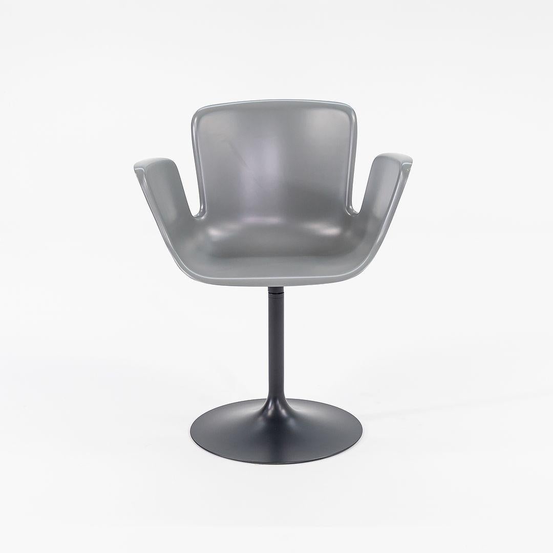 XXI secolo e contemporaneo 2022 Werner Aisslinger per Cappellini Sedia a Braccioli in Plastica Juli in Grigio con Base in vendita