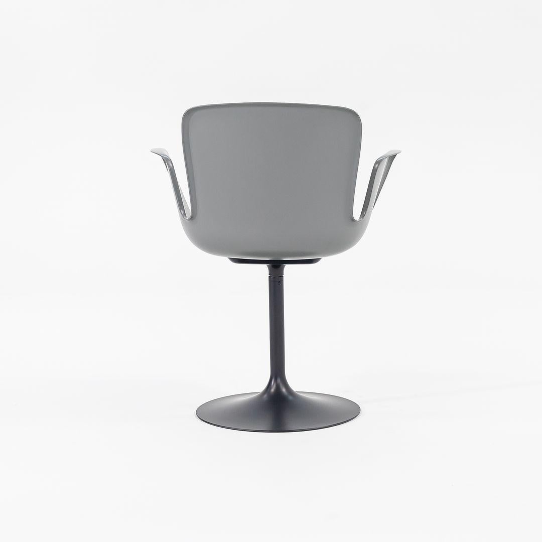 2022 Werner Aisslinger per Cappellini Sedia a Braccioli in Plastica Juli in Grigio con Base in vendita 2