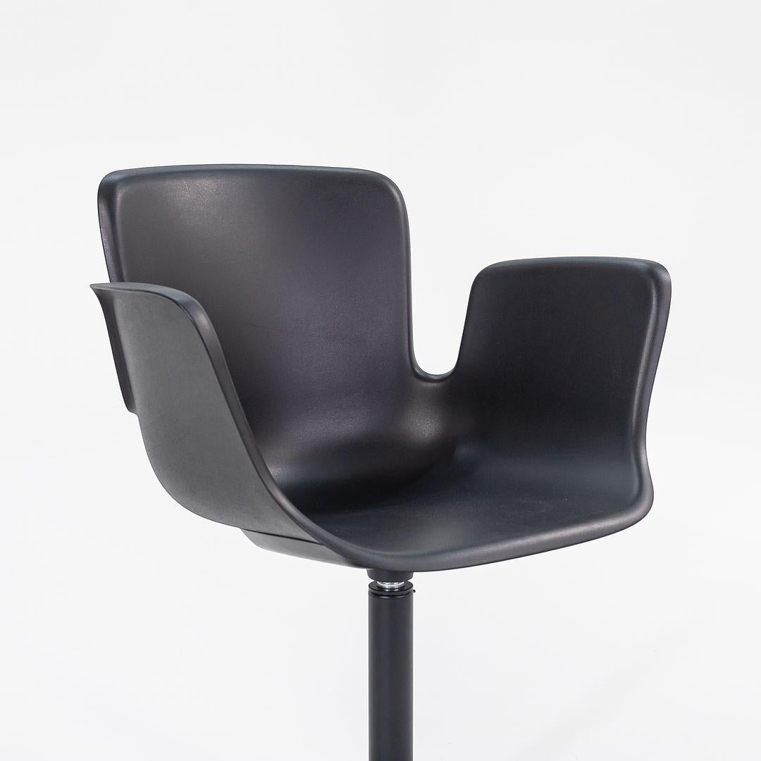 2022 Werner Aisslinger per Cappellini Poltrona Juli in plastica con base a colonna in vendita 4