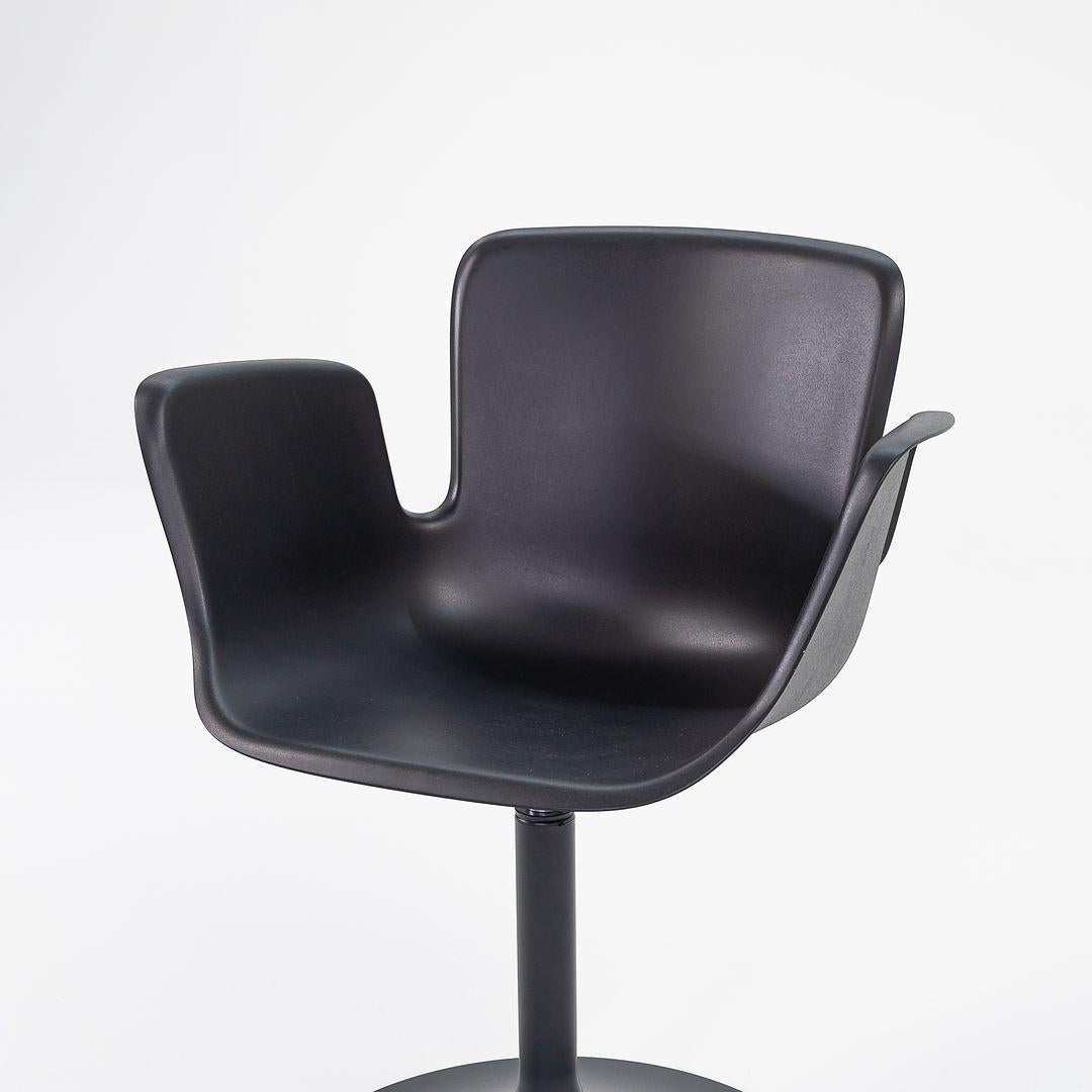 In vendita c'è una poltrona di plastica Juli in polietilene nero con base in alluminio nero. La sedia è stata progettata da Werner Aisslinger e prodotta da Cappellini¬†in Italia. Risale al 2022 circa ed è garantito come autentico.¬†Le condizioni