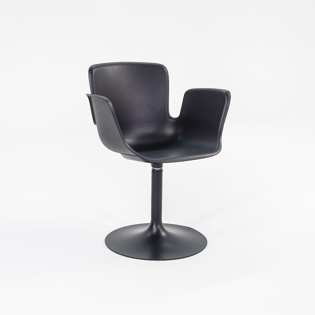 XXI secolo e contemporaneo 2022 Werner Aisslinger per Cappellini Poltrona Juli in plastica con base a colonna in vendita