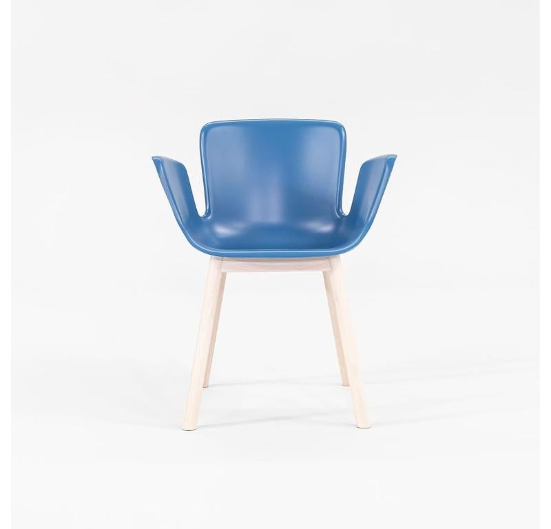 2022 Werner Aisslinger for Cappellini Juli Plastic Chair in Blue with Wood Legs For Sale 6