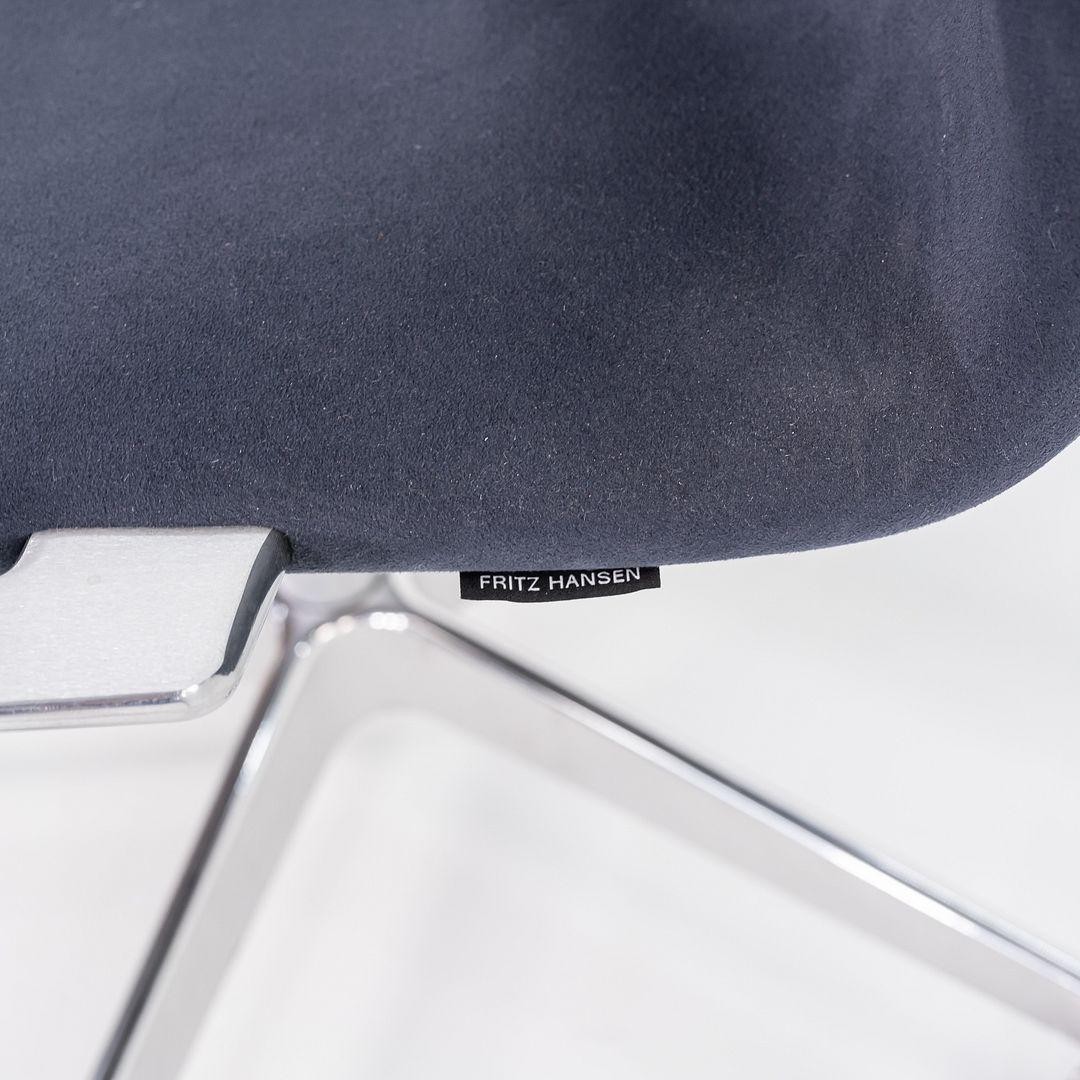 2023 Arne Jacobsen für Fritz Hansen Niedrige Oxford-Schreibtischstühle aus Wildleder 11 verfügbar im Angebot 3