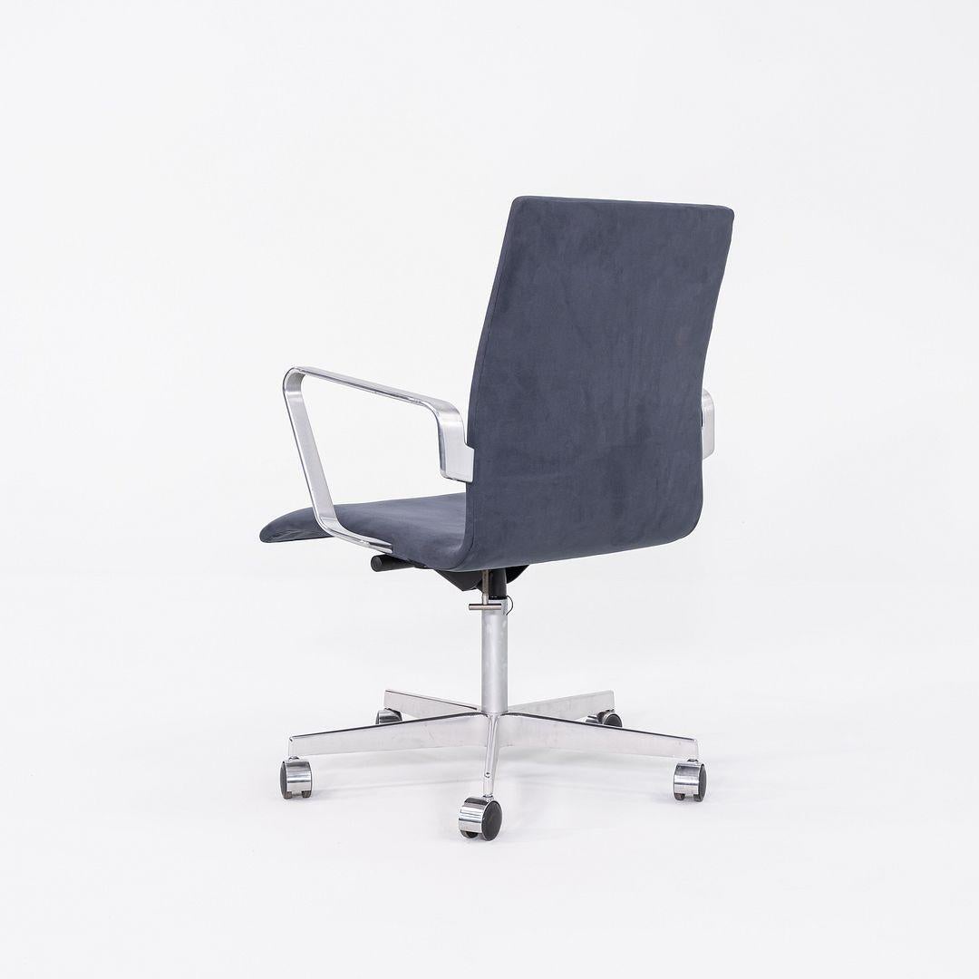 2023 Arne Jacobsen für Fritz Hansen Niedrige Oxford-Schreibtischstühle aus Wildleder 11 verfügbar (Moderne) im Angebot