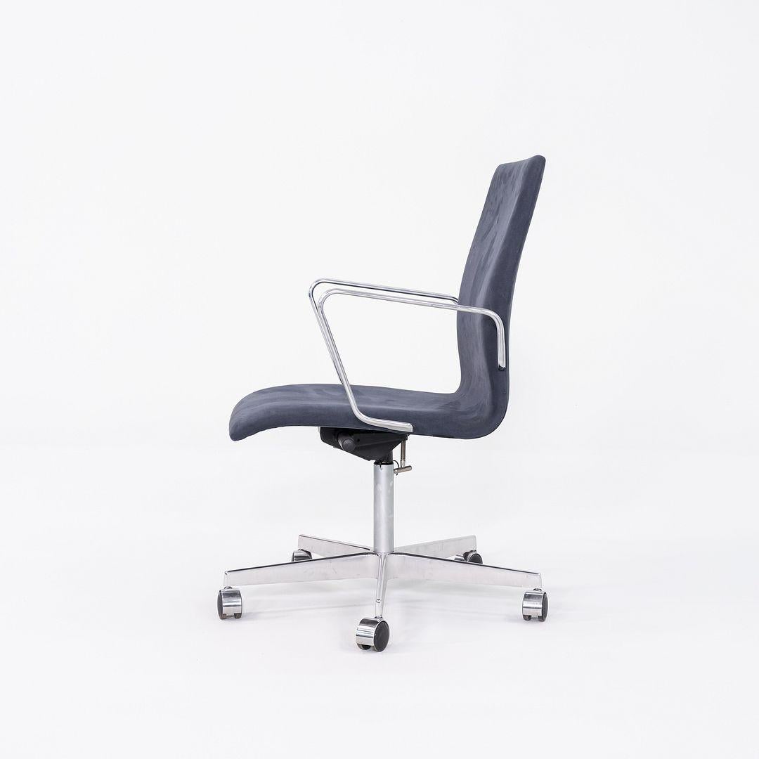 2023 Arne Jacobsen für Fritz Hansen Niedrige Oxford-Schreibtischstühle aus Wildleder 11 verfügbar (Polnisch) im Angebot