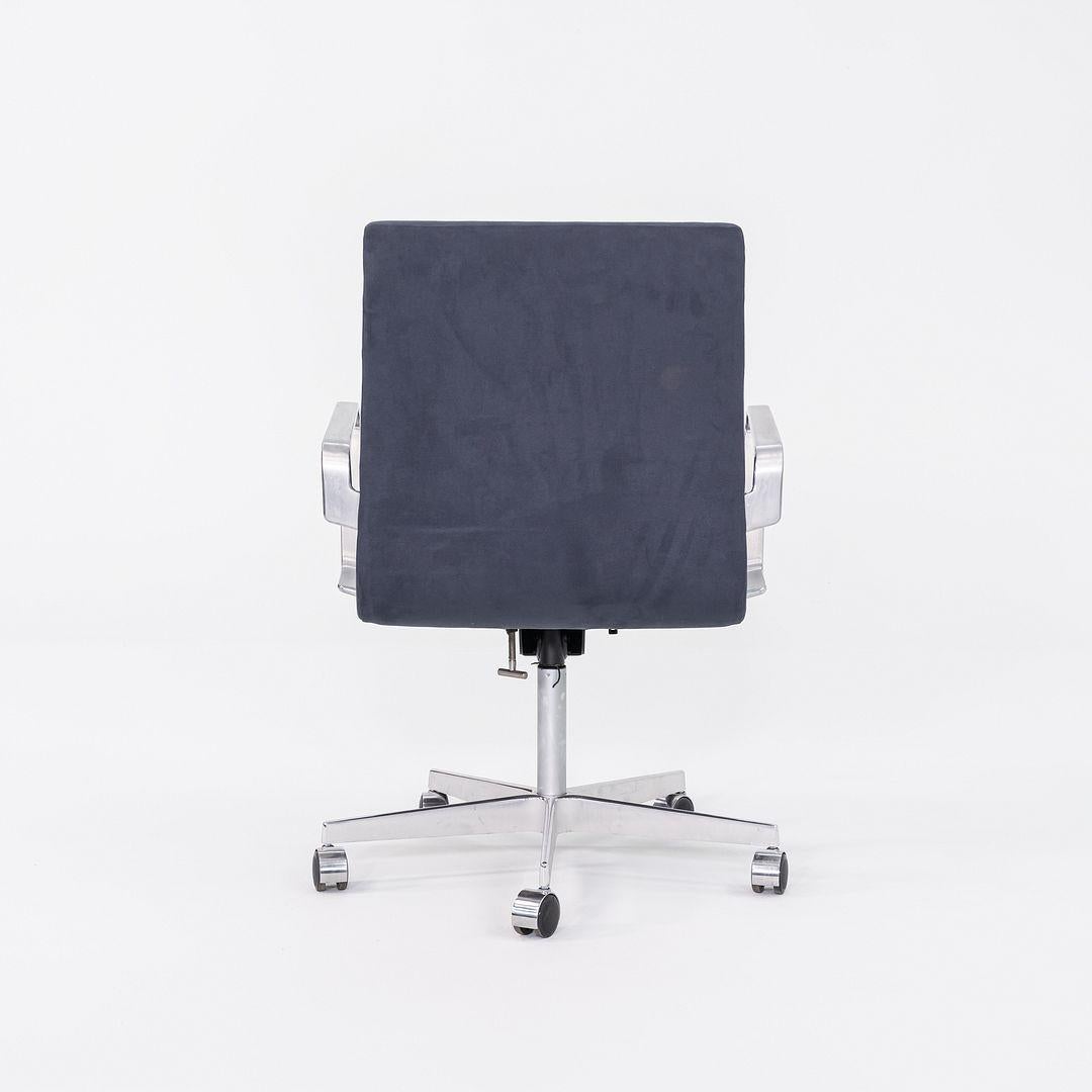 2023 Arne Jacobsen für Fritz Hansen Niedrige Oxford-Schreibtischstühle aus Wildleder 11 verfügbar (Aluminium) im Angebot
