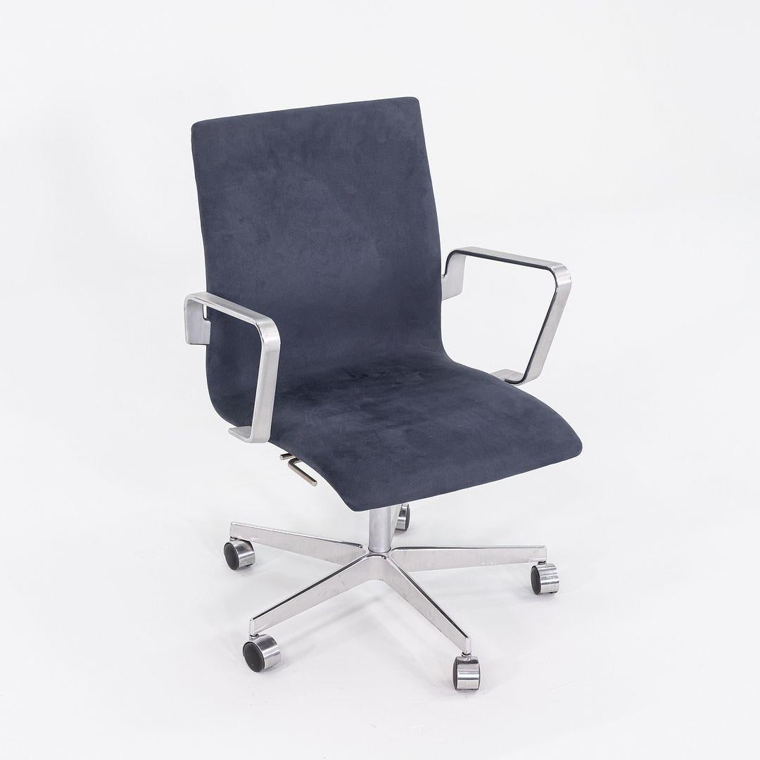 2023 Arne Jacobsen für Fritz Hansen Niedrige Oxford-Schreibtischstühle aus Wildleder 11 verfügbar im Angebot 1