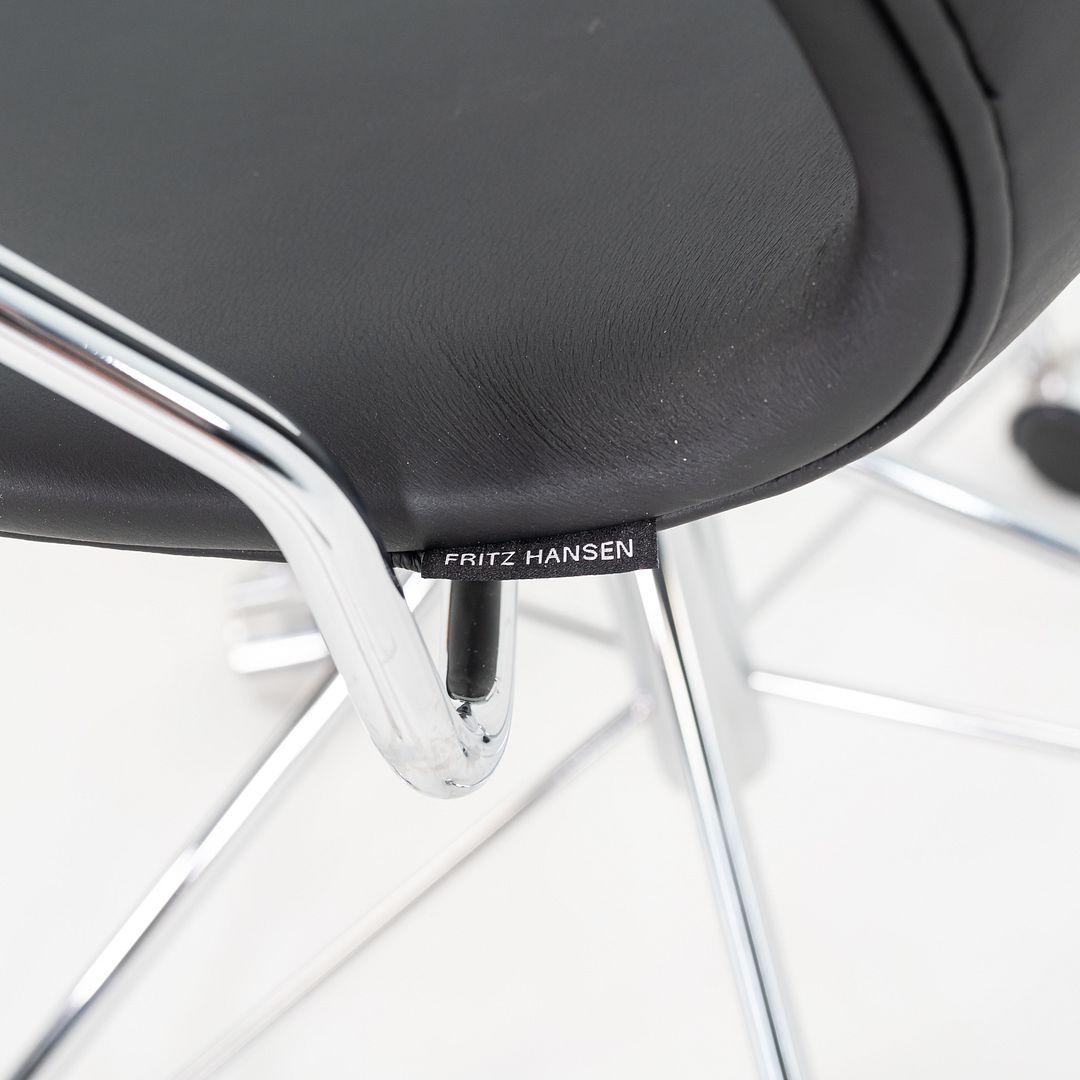 2023 Arne Jacobsen for Fritz Hansen Series 7 Desk Chair w/ Arms in Black Leather For Sale 3