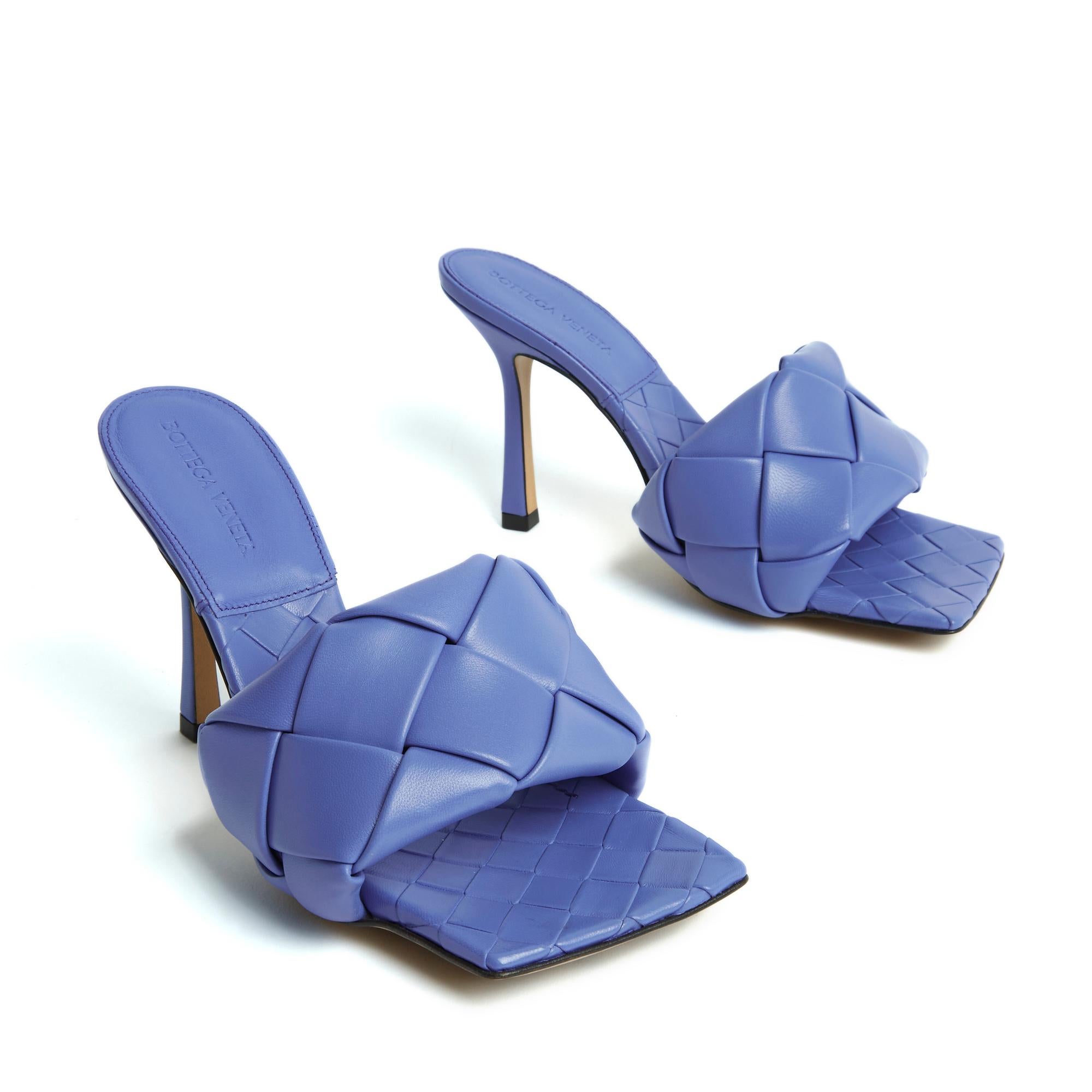 Escarpins mules modèle Lido de Bottega Veneta en cuir bleu-violet (