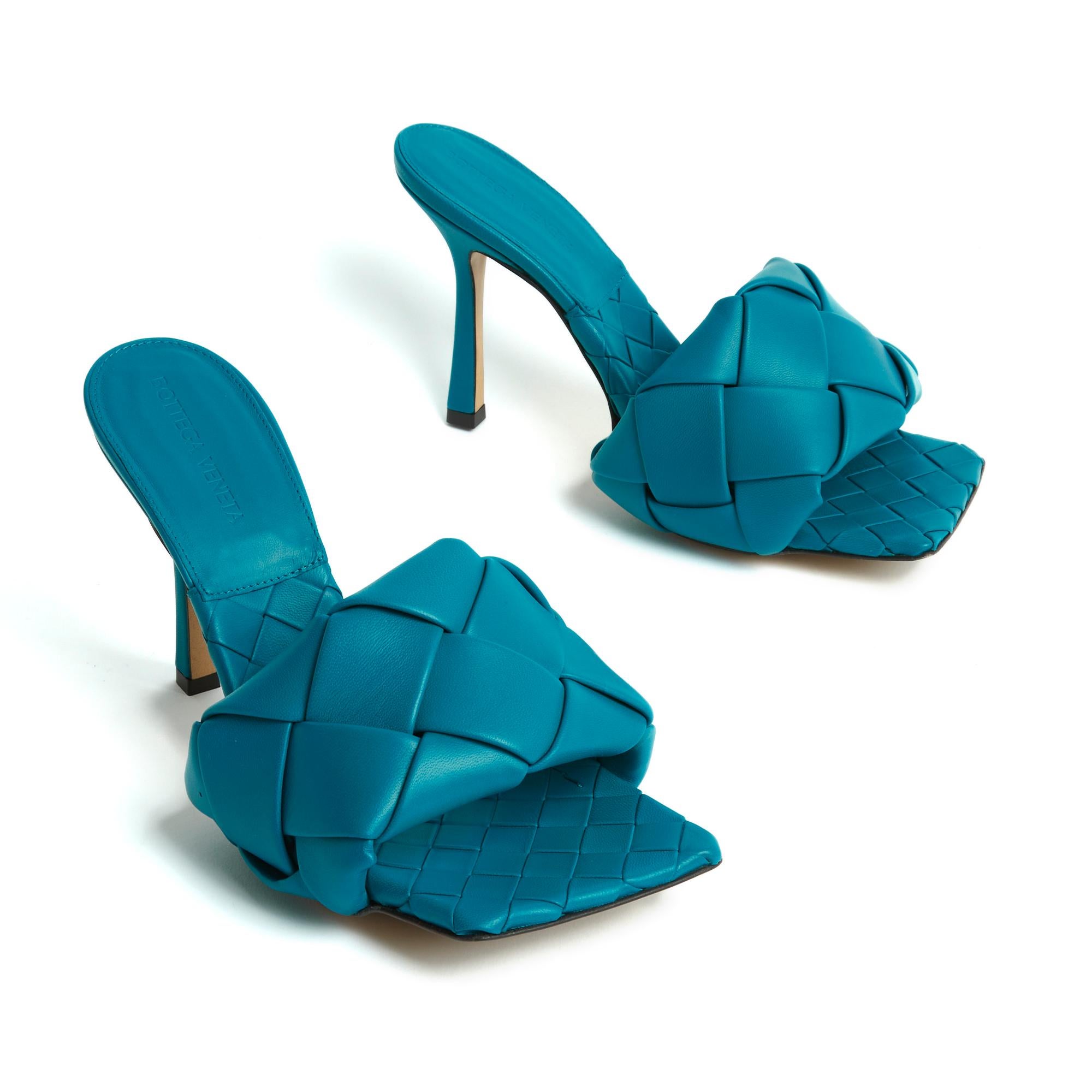 Escarpins mules modèle Lido de Bottega Veneta en cuir Intreccio bleu (