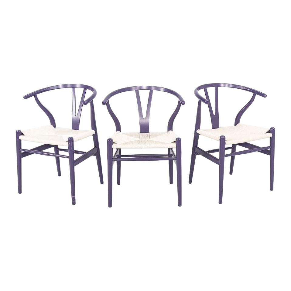 2023 Silla Carl Hansen CH24 Wishbone de haya morado oscuro con cuerda de papel 3x disponible