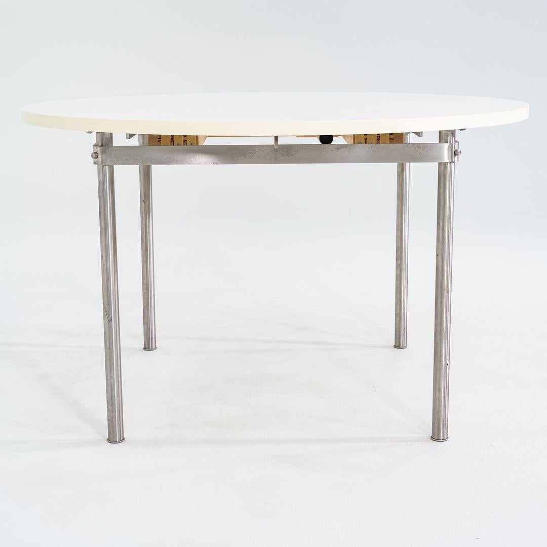 XXIe siècle et contemporain Table de salle à manger CH388 en stratifié blanc Carl Hansen 2023 en vente