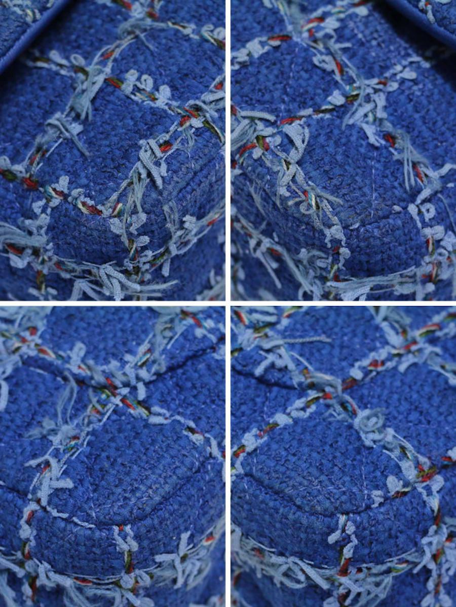 2023 Chanel Mini zeitlos in blauem Tweed im Angebot 1