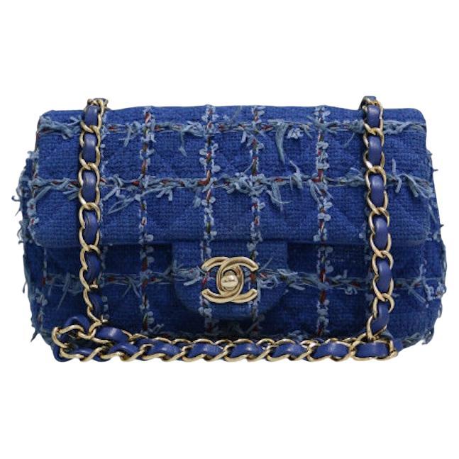 2023 Chanel Mini zeitlos in blauem Tweed im Angebot