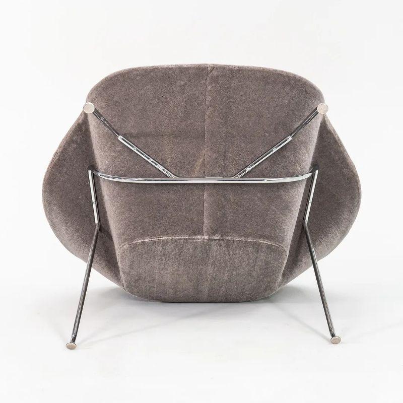 2023 Eero Saarinen For Knoll Full Size Womb Chair in Two-Tone Velvet For Sale 5