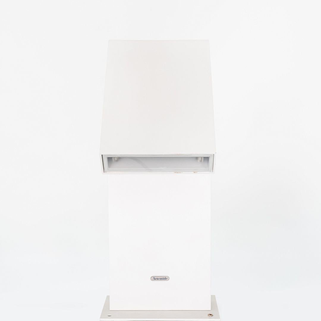 This is a Chilone Floor 45 floor lamp, originally designed by Ernesto Gismondi. This particular example was produced by Artemide in Italy C. 2023. The lamp's design is comprised of aluminum and plastic in the grey and white variant. The light