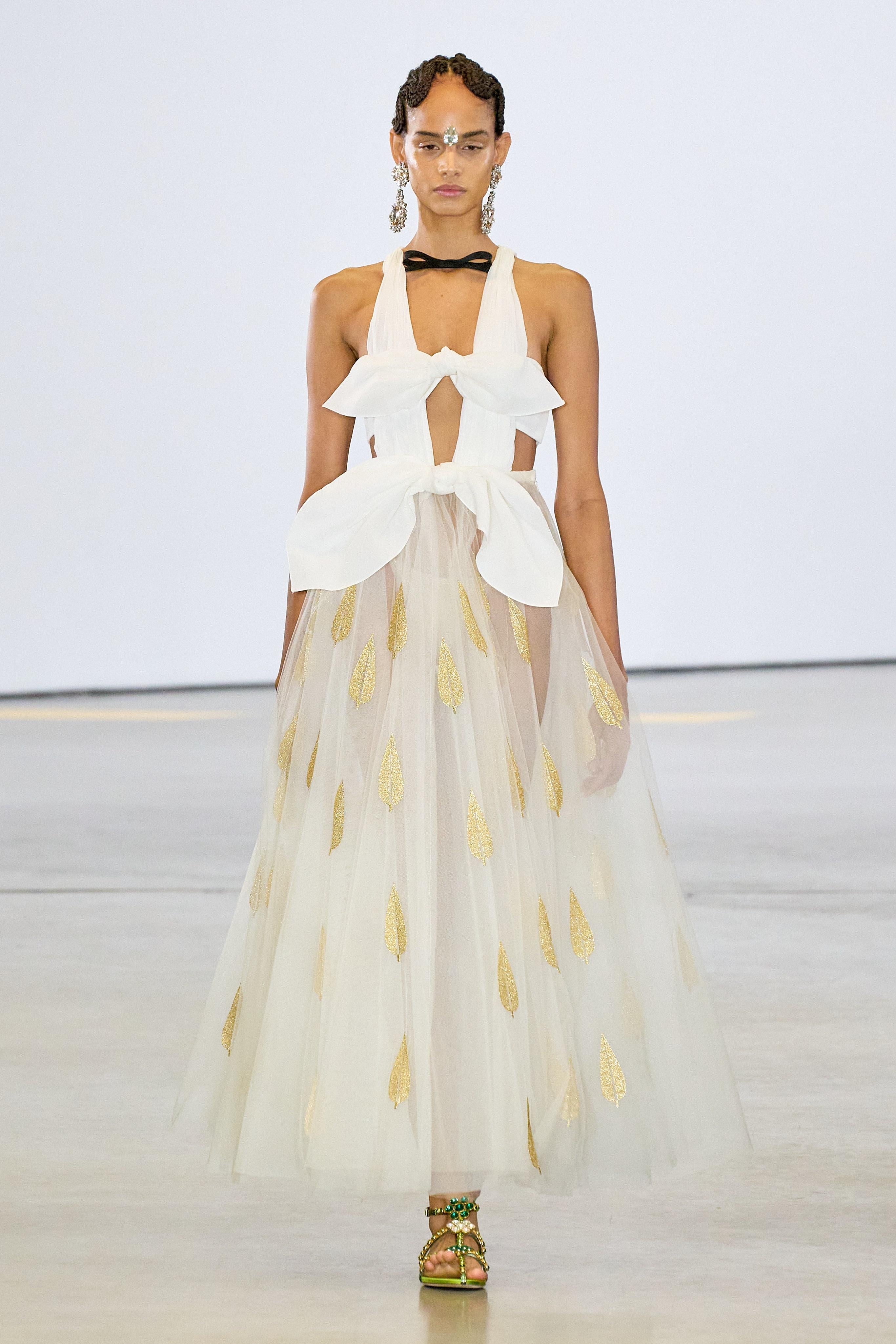 Women's 2023 Giambattista Valli Runway Bow Bodice White Dress with Tulle Skirt For Sale