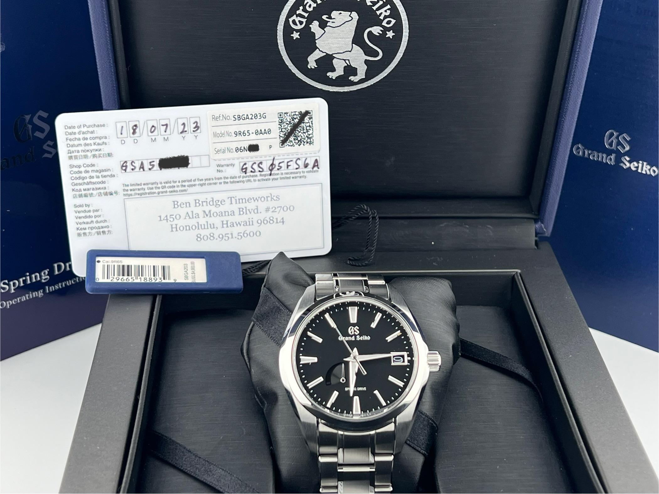 Número de estilo: SBGA203G / 9R65-0AA0

De serie: 06****

Año: 2023
 
Model No: Grand Seiko Heritage Spring Drive
 
Material de la caja: Acero inoxidable 
 
Banda: Acero inoxidable
  
Bisel: Acero inoxidable 
  
Esfera: Negra
 
Cristal: zafiro
