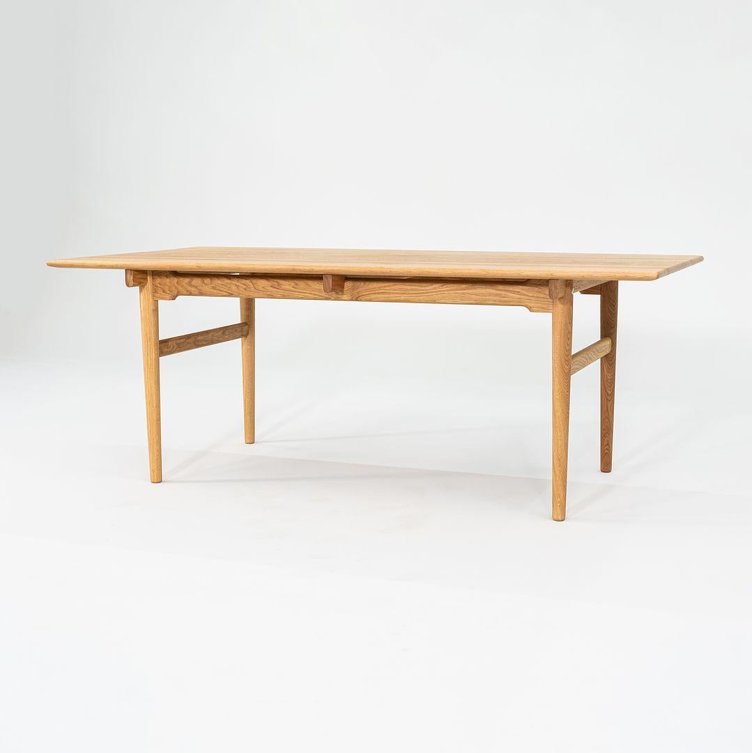 Moderne 2023 Hans Wegner for Carl Hansen CH327 Table de salle à manger en chêne massif huilé 75x37 in en vente