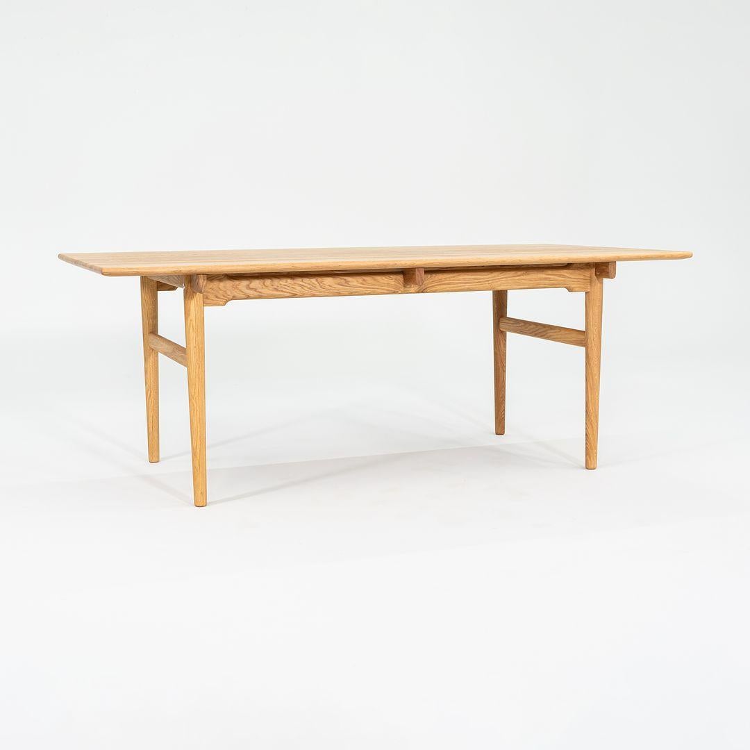 Danois 2023 Hans Wegner for Carl Hansen CH327 Table de salle à manger en chêne massif huilé 75x37 in en vente