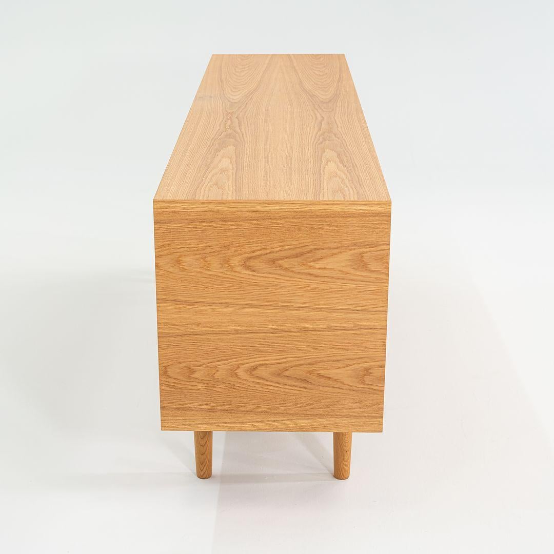 2023 Hans Wegner per Carl Hansen CH825 Credenza / Armadio a Tamburo in Oak Oil in vendita 3