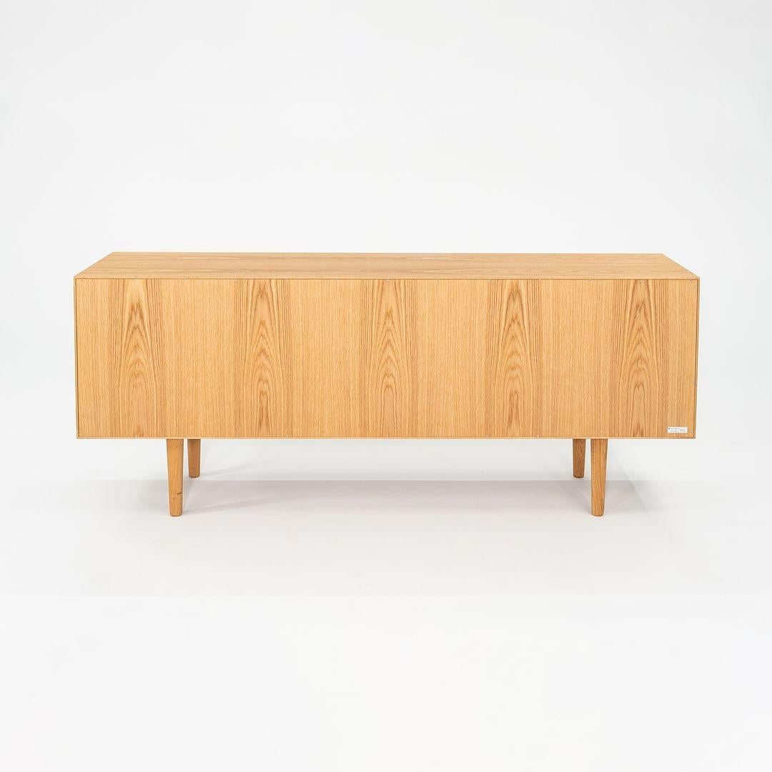 2023 Hans Wegner per Carl Hansen CH825 Credenza / Armadio a Tamburo in Oak Oil in vendita 5