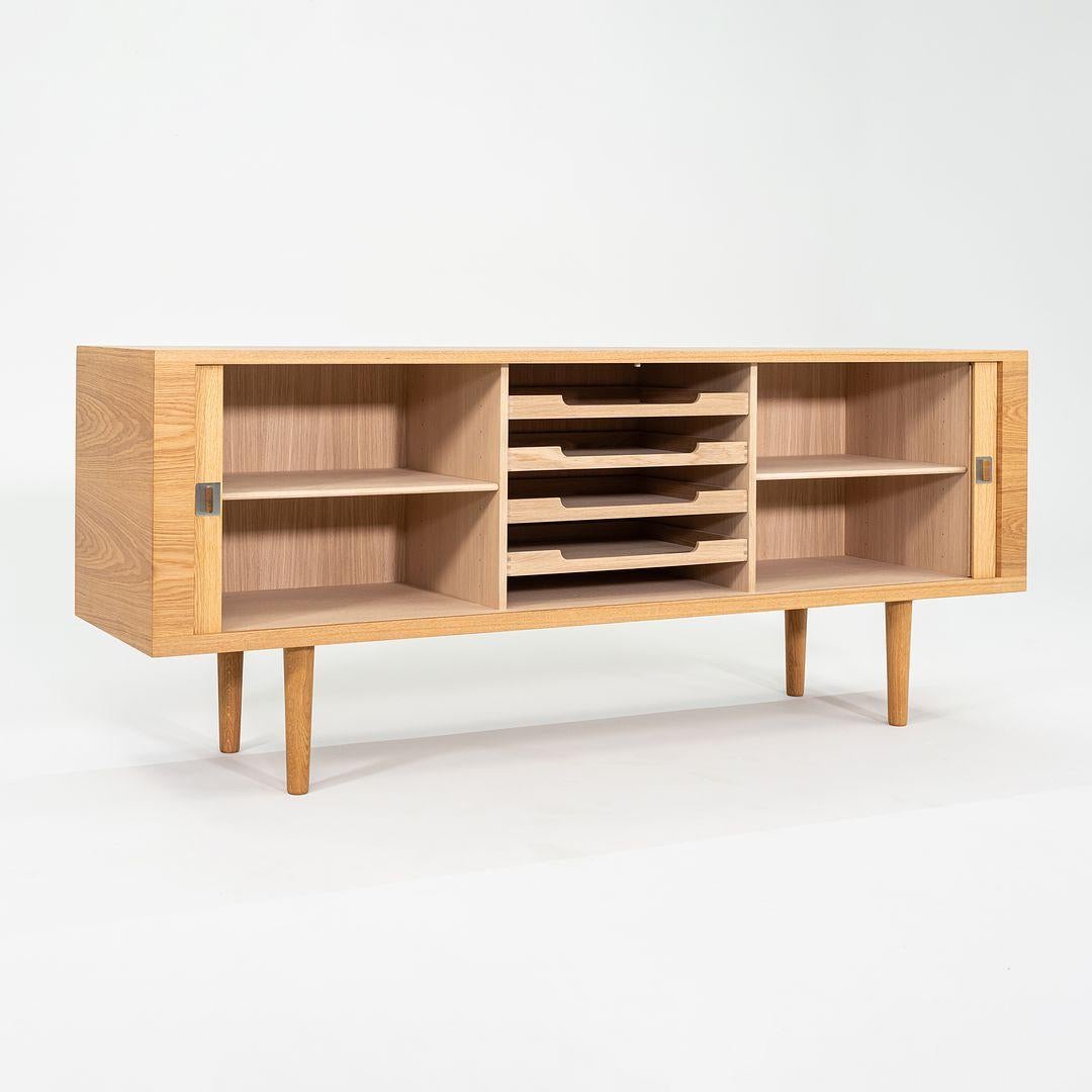 2023 Hans Wegner per Carl Hansen CH825 Credenza / Armadio a Tamburo in Oak Oil In condizioni buone in vendita a Philadelphia, PA
