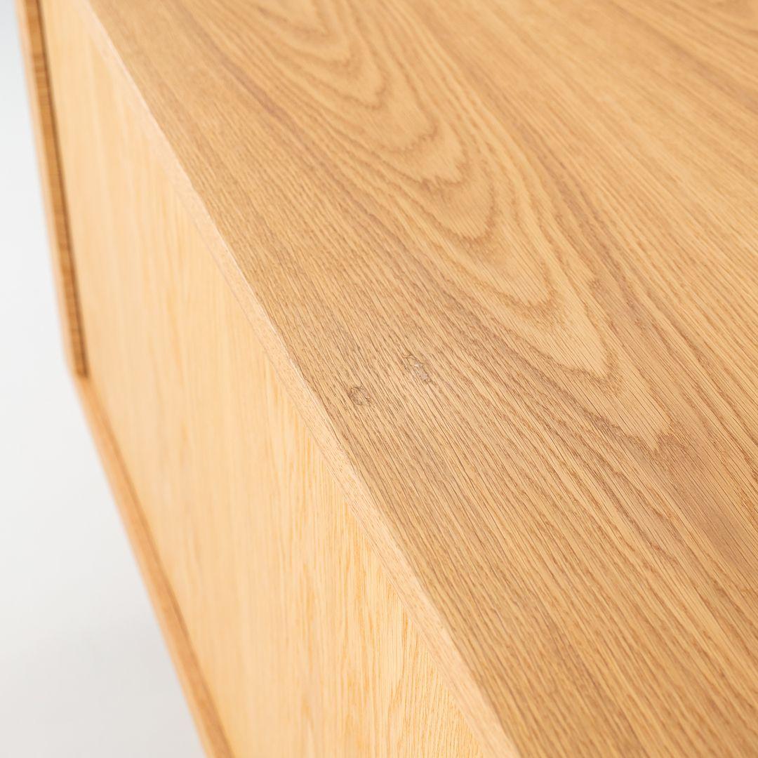 2023 Hans Wegner per Carl Hansen CH825 Credenza / Armadio a Tamburo in Oak Oil in vendita 1