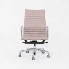 2023 Chaise de bureau Eames en aluminium d'Herman Miller en cuir gris Bristol
