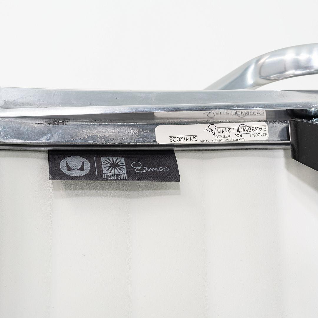 2023 Herman Miller Eames Aluminium Gruppe Management Schreibtischstuhl in weißem Leder im Angebot 3
