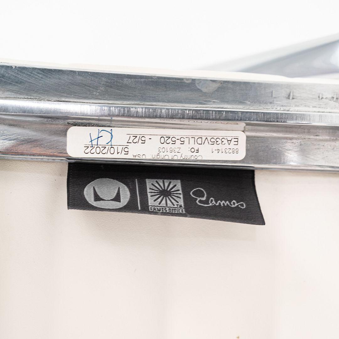 2023 Herman Miller Eames Aluminium Gruppe Management Schreibtischstühle in weißem Leder im Angebot 3