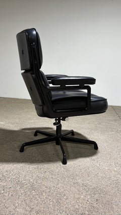 2023 Herman Miller Eames Time Life Chair