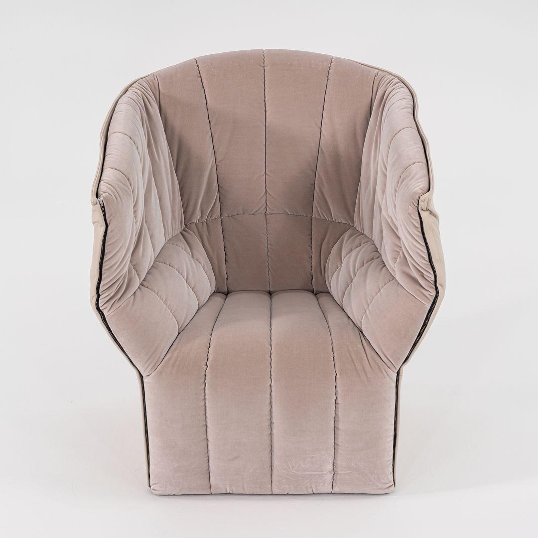 XXI secolo e contemporaneo 2023 Inga Sempe per Ligne Roset Poltrona Moel Highback in velluto mastice Harald 3 in vendita