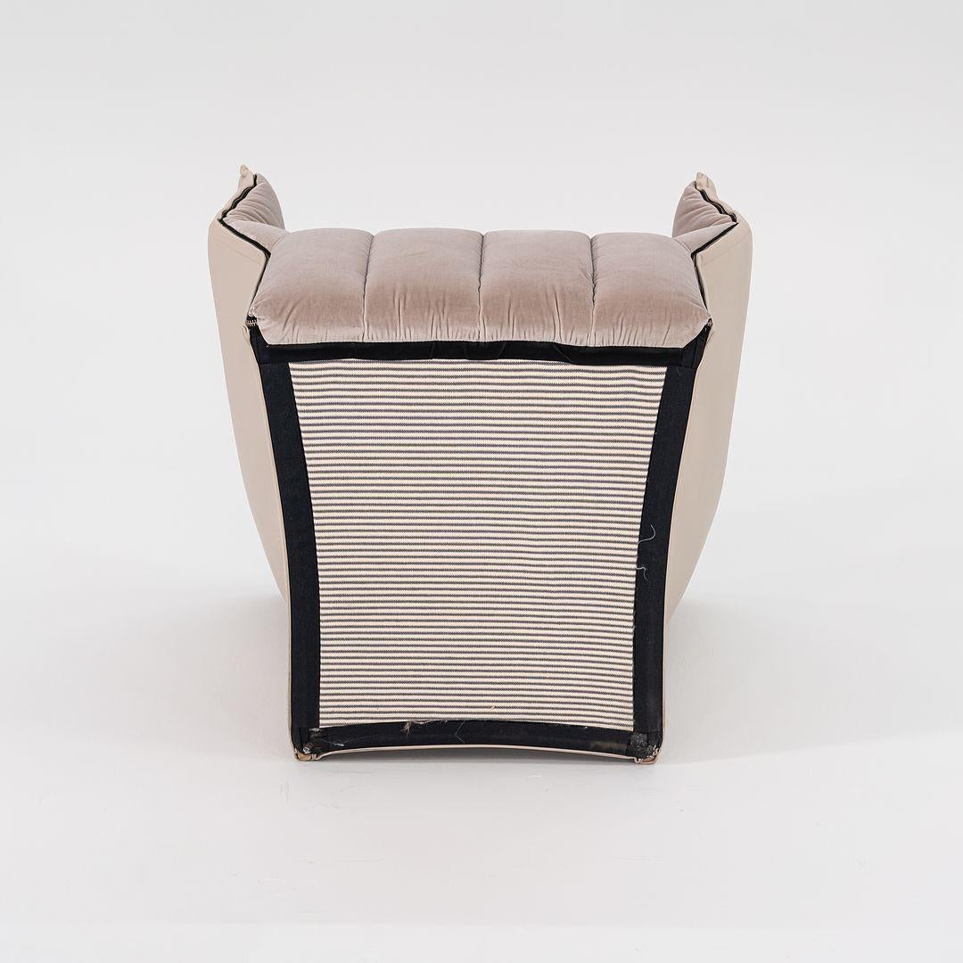 2023 Inga Sempe per Ligne Roset Poltrona Moel Highback in velluto mastice Harald 3 in vendita 2