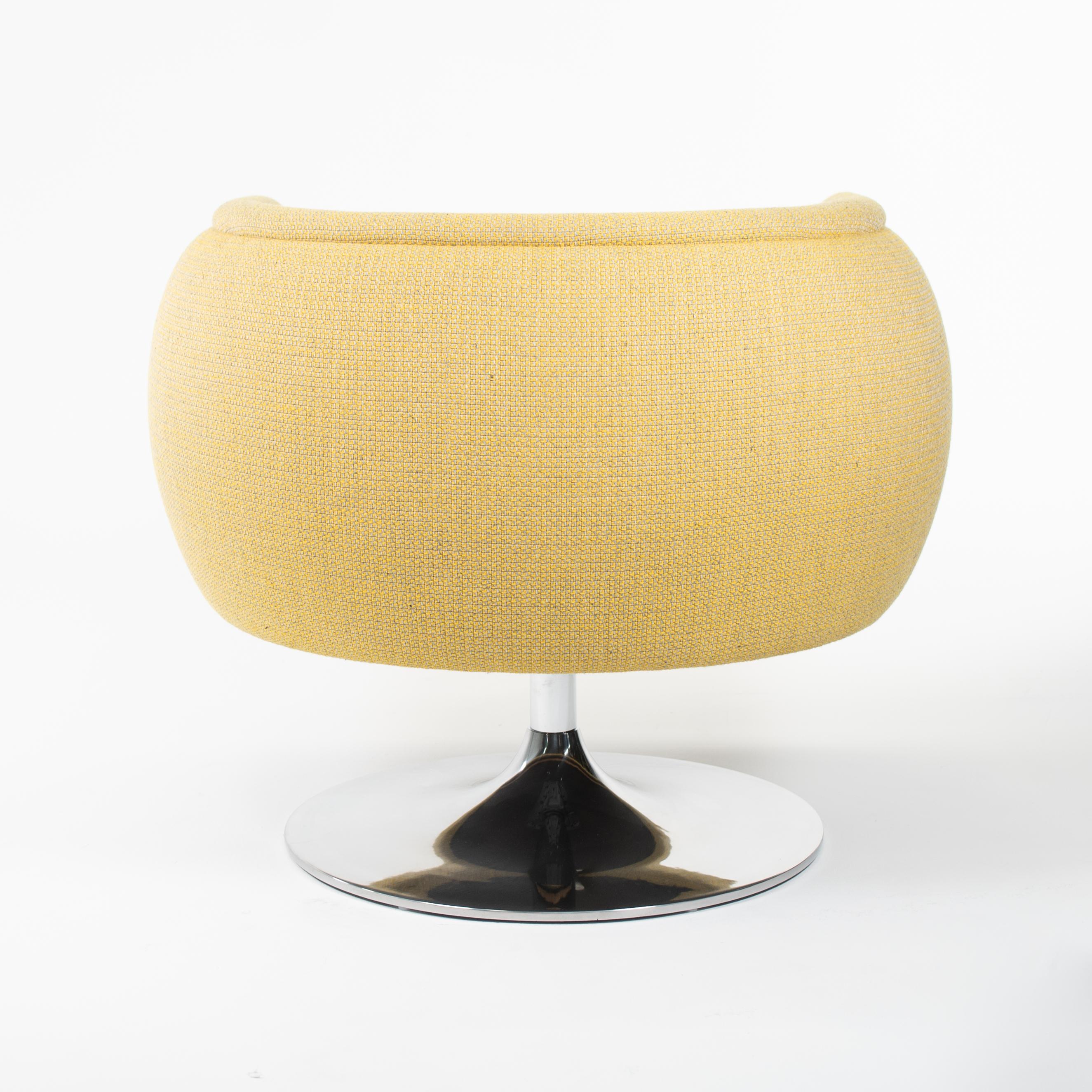 Fauteuil pivotant Knoll Joe D'Urso de 2023 en tissu jaune Bon état - En vente à Philadelphia, PA