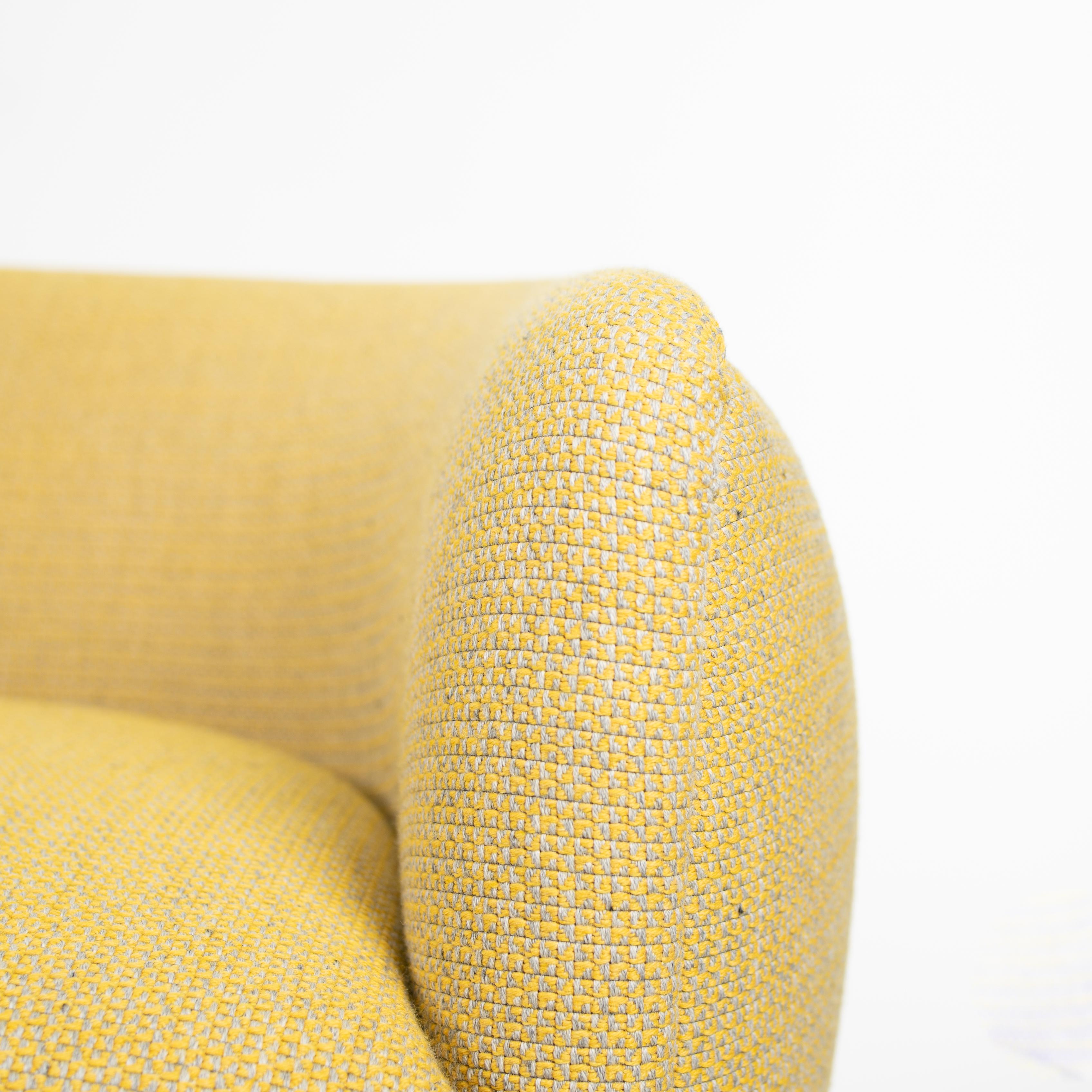 XXIe siècle et contemporain Fauteuil pivotant Knoll Joe D'Urso de 2023 en tissu jaune en vente