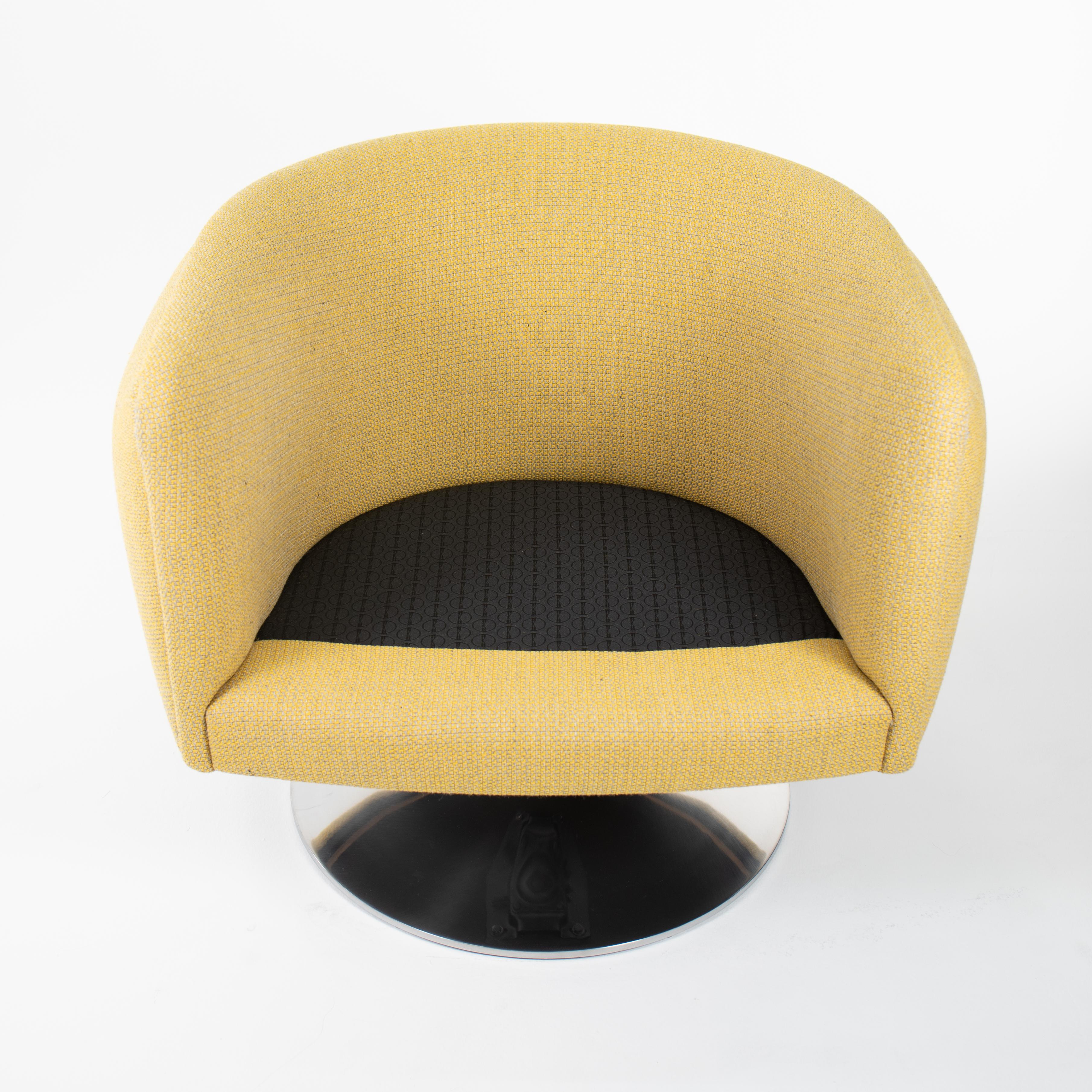 Fauteuil pivotant Knoll Joe D'Urso de 2023 en tissu jaune en vente 1