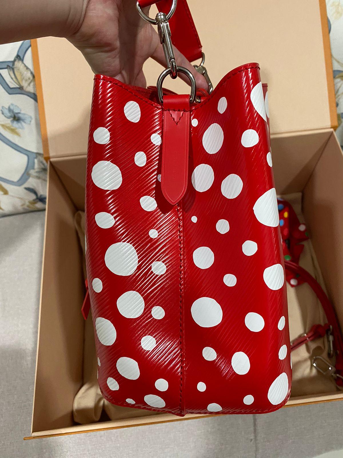 2023 Louis Vuitton Yayoi Kusama Red Epi Polkadot NeoNoe BB Bucket Bag For Sale 8